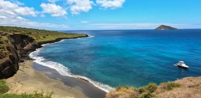 playa de arena verde-tour isla floreana y enderby